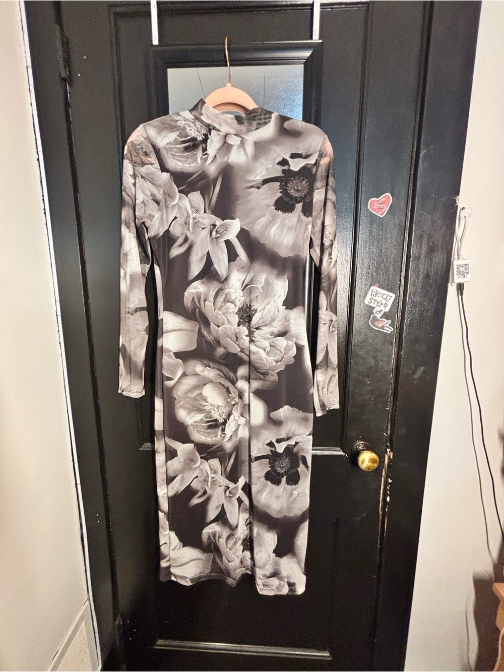 Women's Black & Gray Floral Midi Dress - Long Sleeve